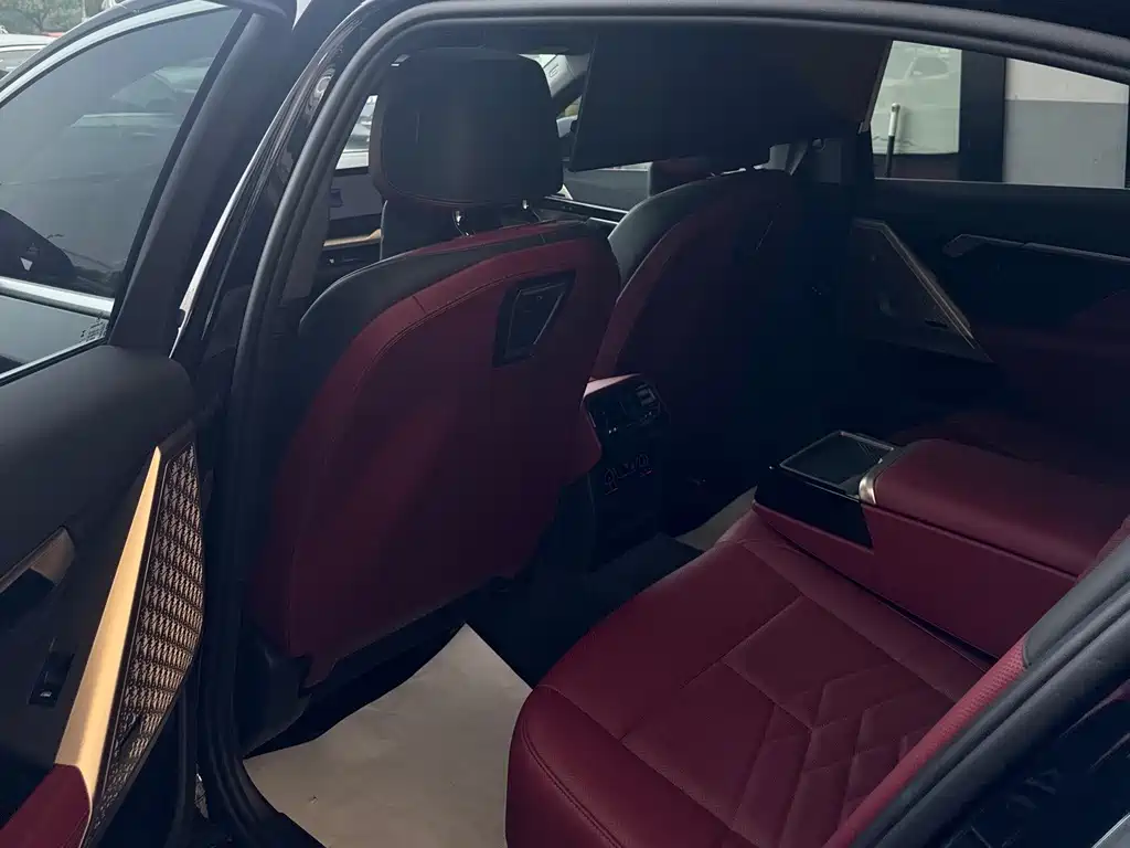 BMW 5 Series — миниатюра 7