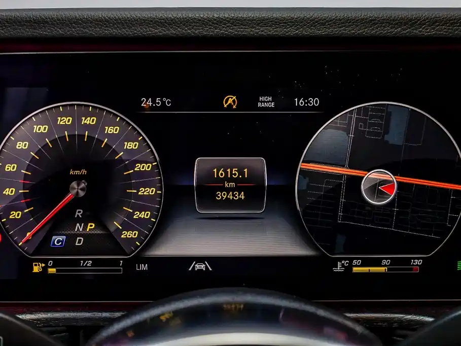 Mercedes-Benz G-Class 2023 — фото 10