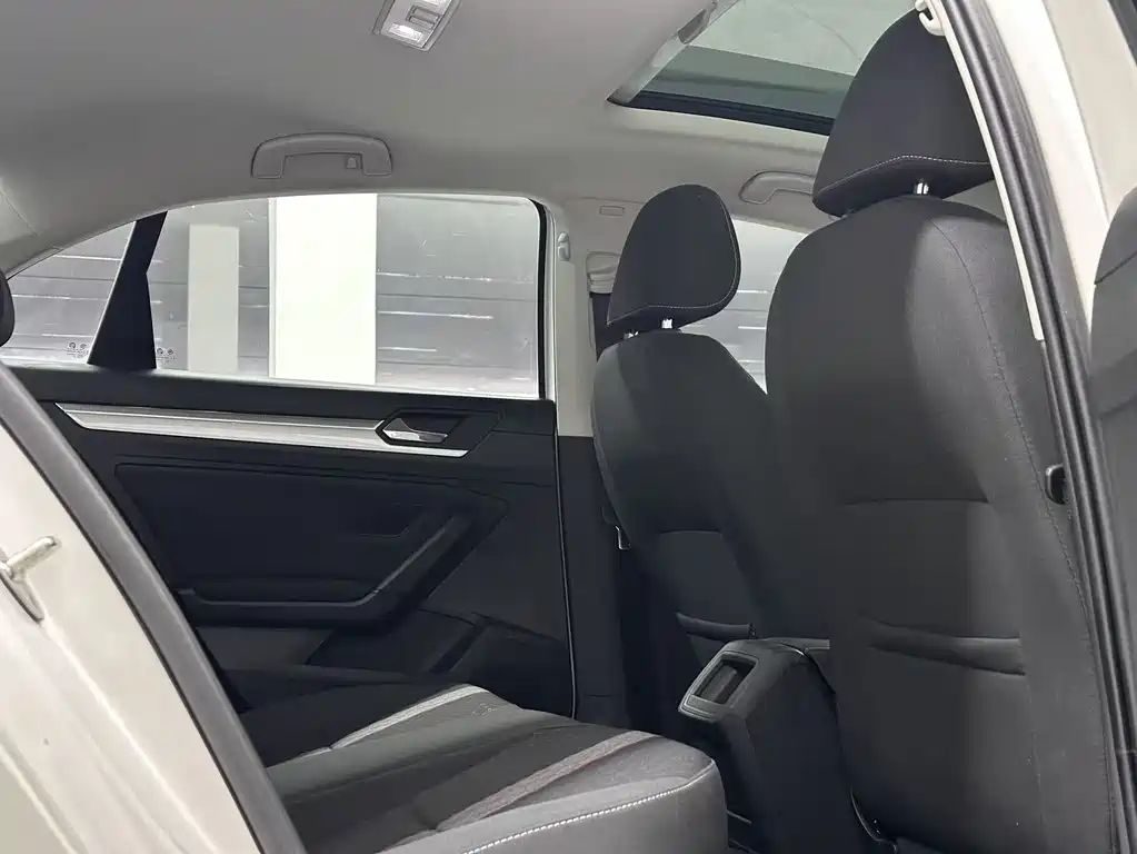 Volkswagen Lamando 2021 230TSI DSG