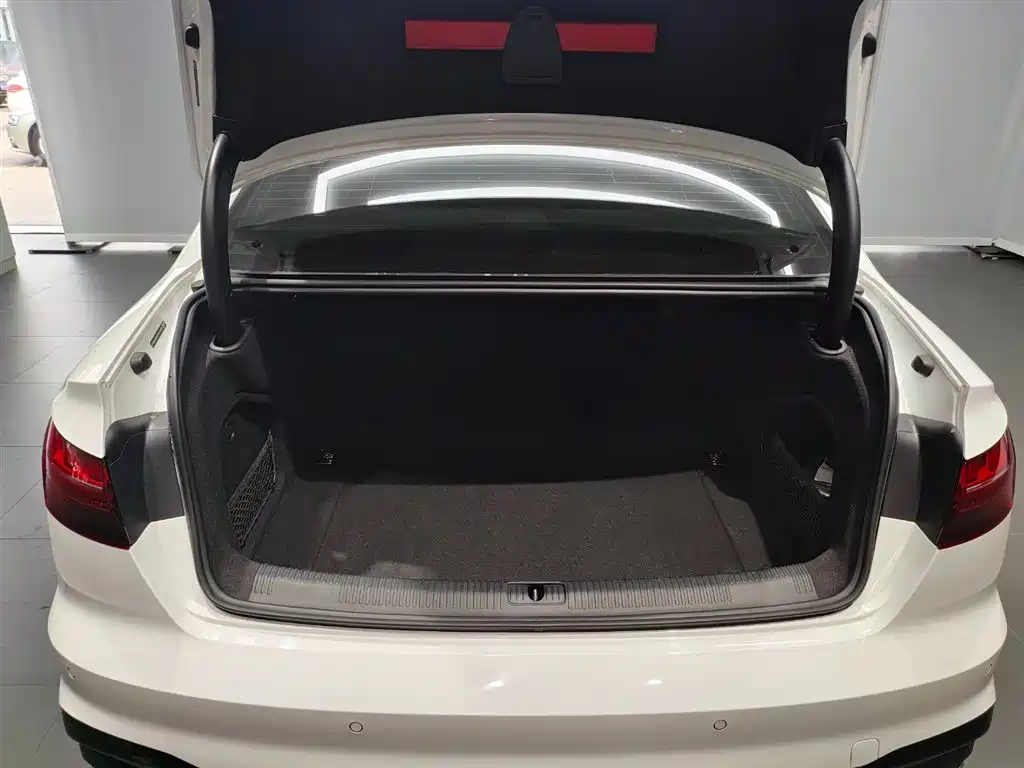 Audi A4L 2023 40 TFSI Luxury