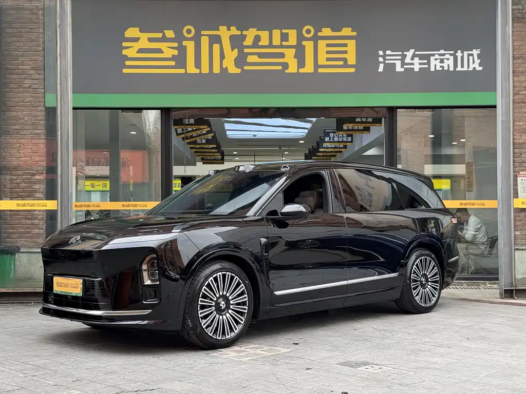 NIO ES8