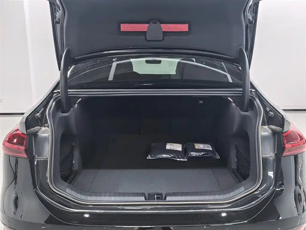 Audi A6L e-tron — миниатюра 8