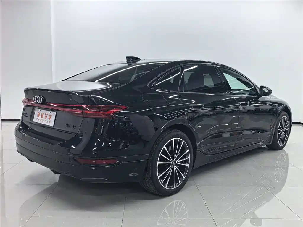 Audi A6L e-tron — миниатюра 5