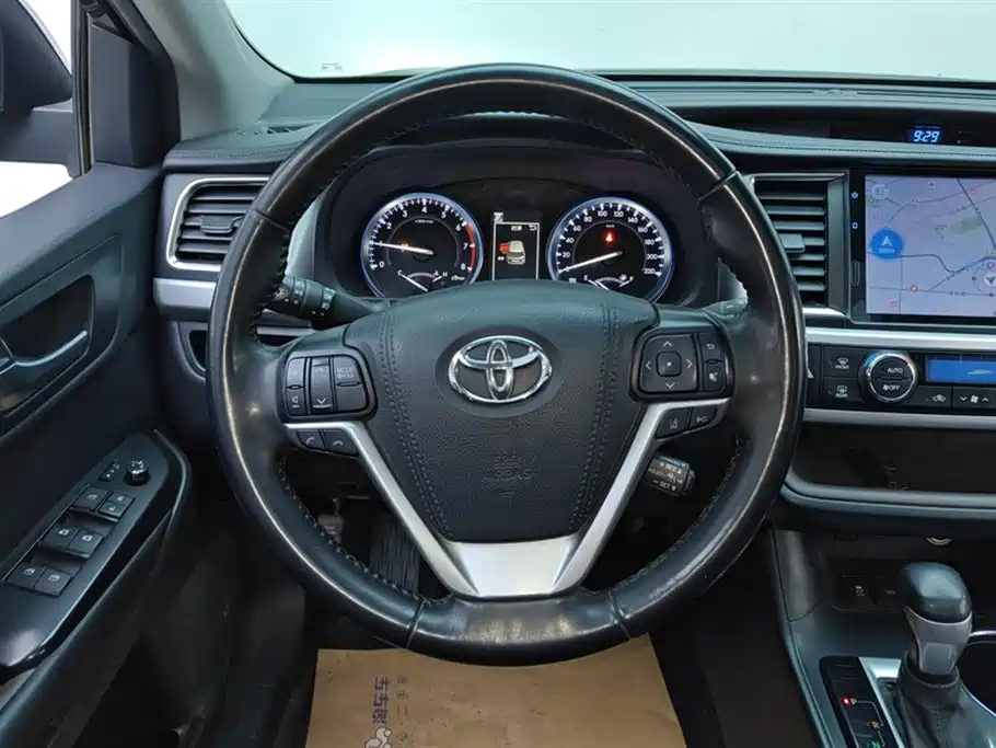 TOYOTA HIGHLANDER