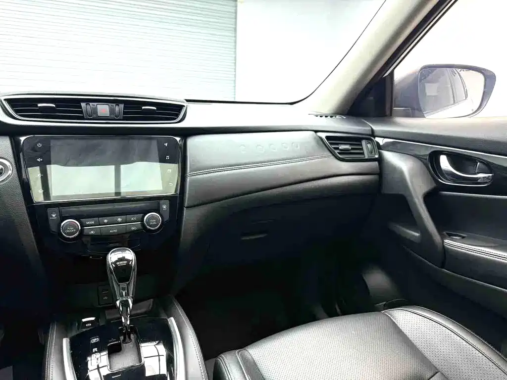 Nissan X-Trail — миниатюра 18