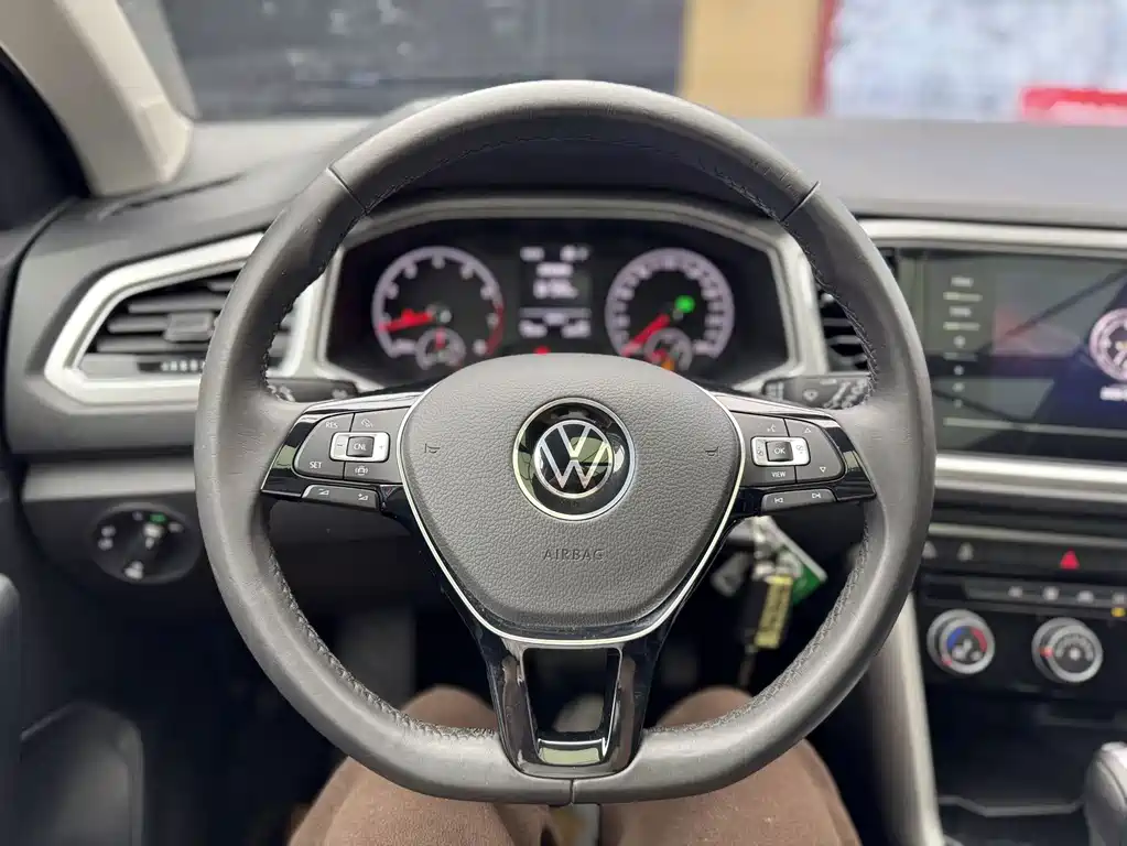 Volkswagen T-Roc — миниатюра 12