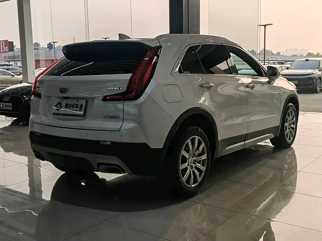 CADILLAC XT4