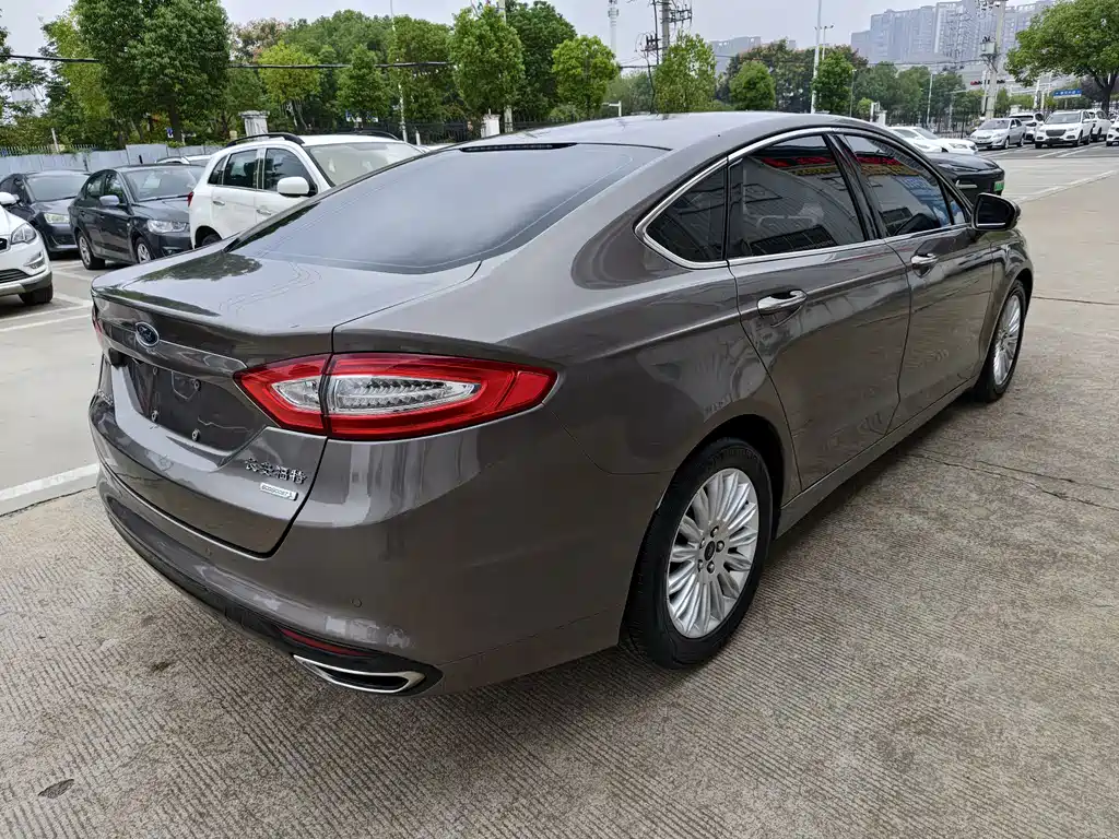 Ford Mondeo — миниатюра 6