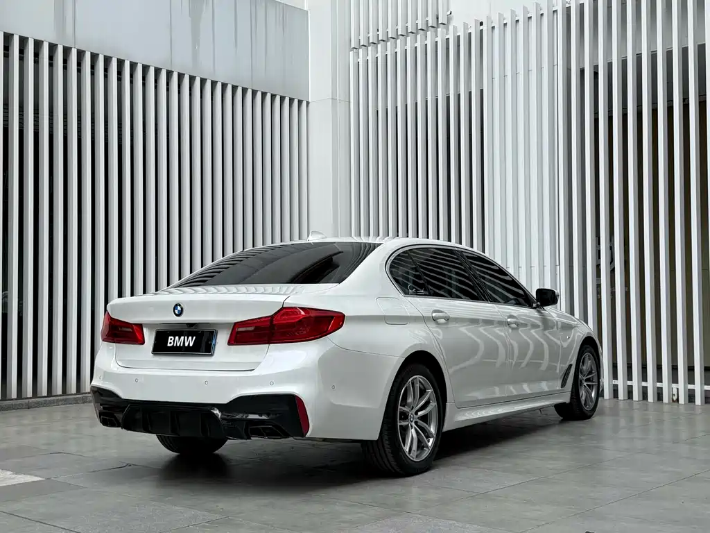 BMW 5 Series — миниатюра 14