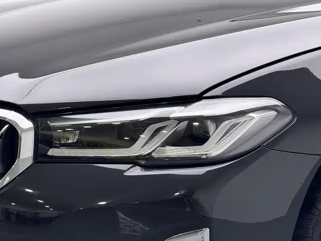 BMW 5 Series — миниатюра 17