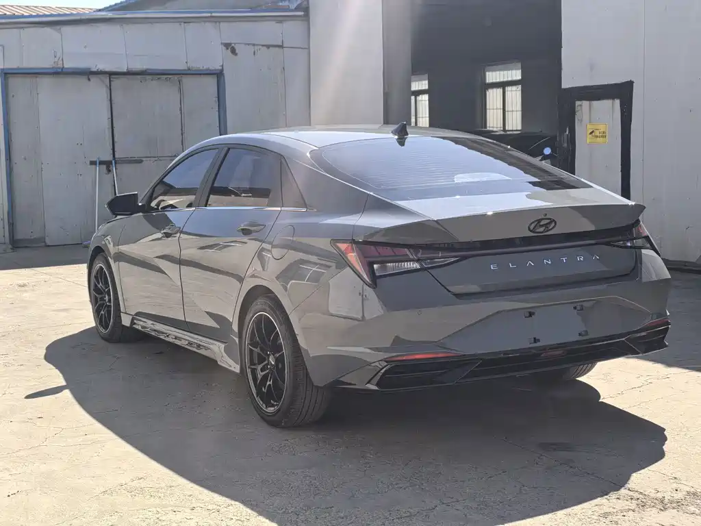Hyundai Elantra — миниатюра 6