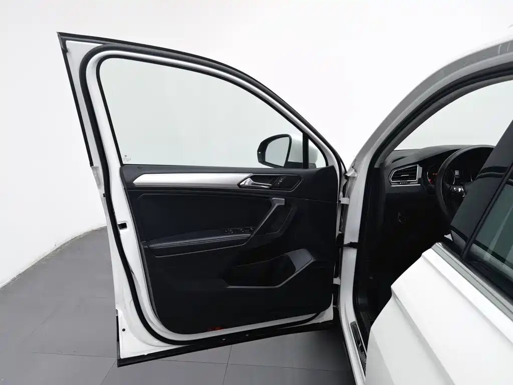 Volkswagen Tiguan L — миниатюра 8