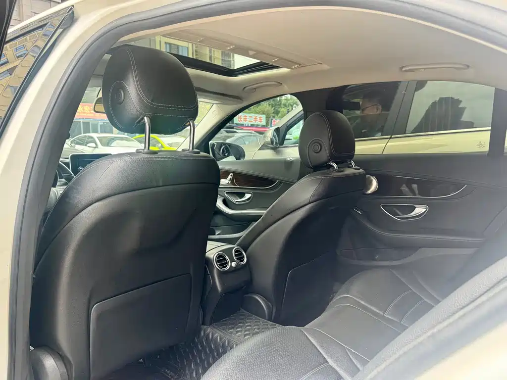 Mercedes-Benz C-Class — миниатюра 6