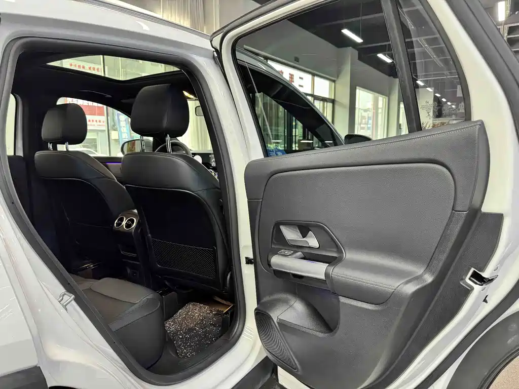Mercedes-Benz GLA — миниатюра 10