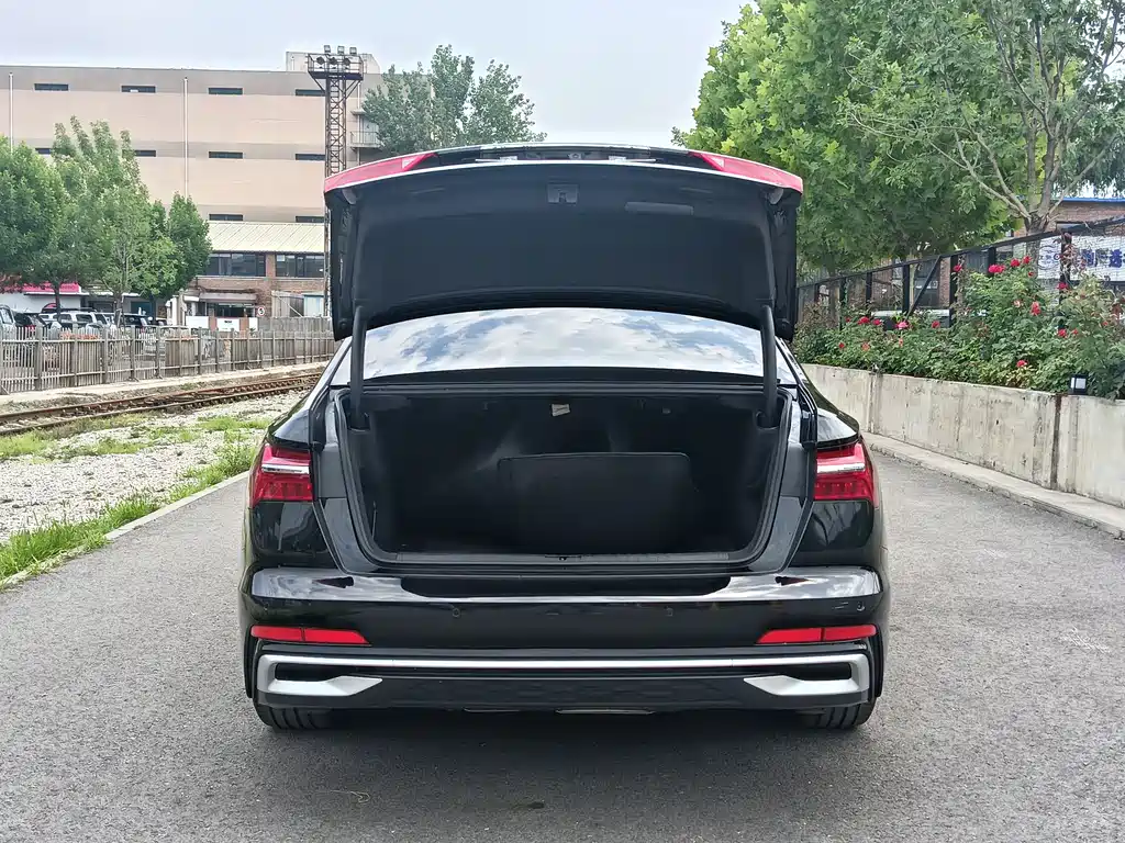 Audi A6L 2023 40 TFSI Luxury