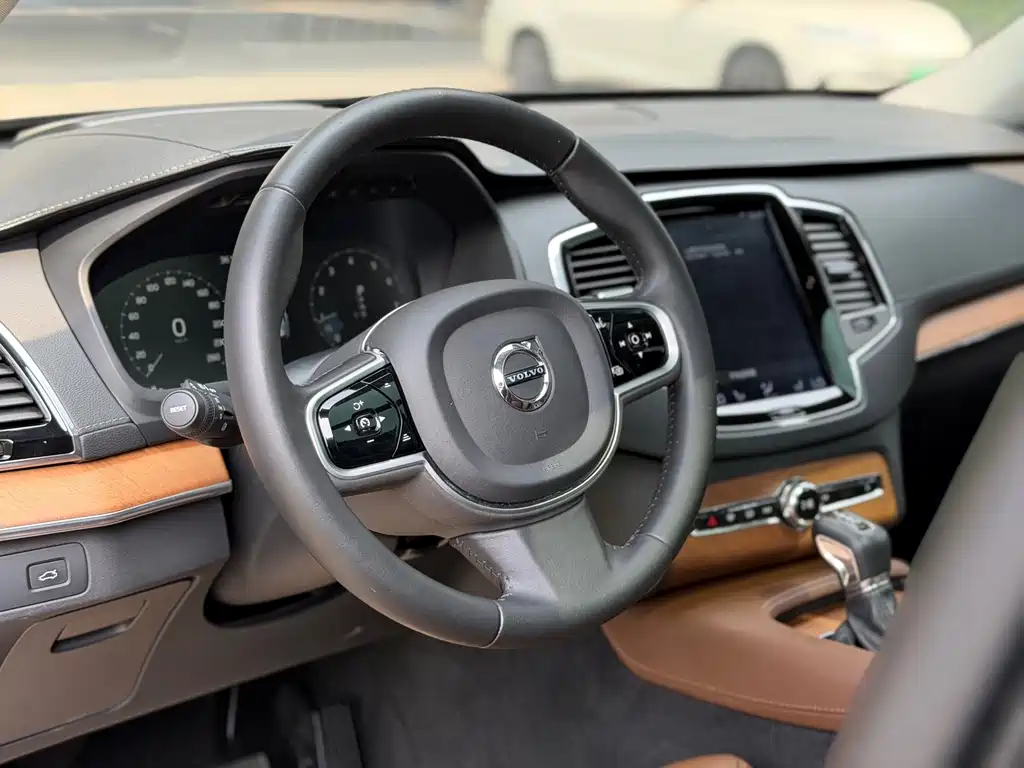 Volvo XC90 — миниатюра 6