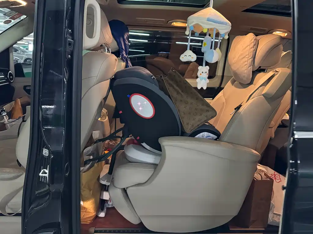 MERCEDES-BENZ V CLASS