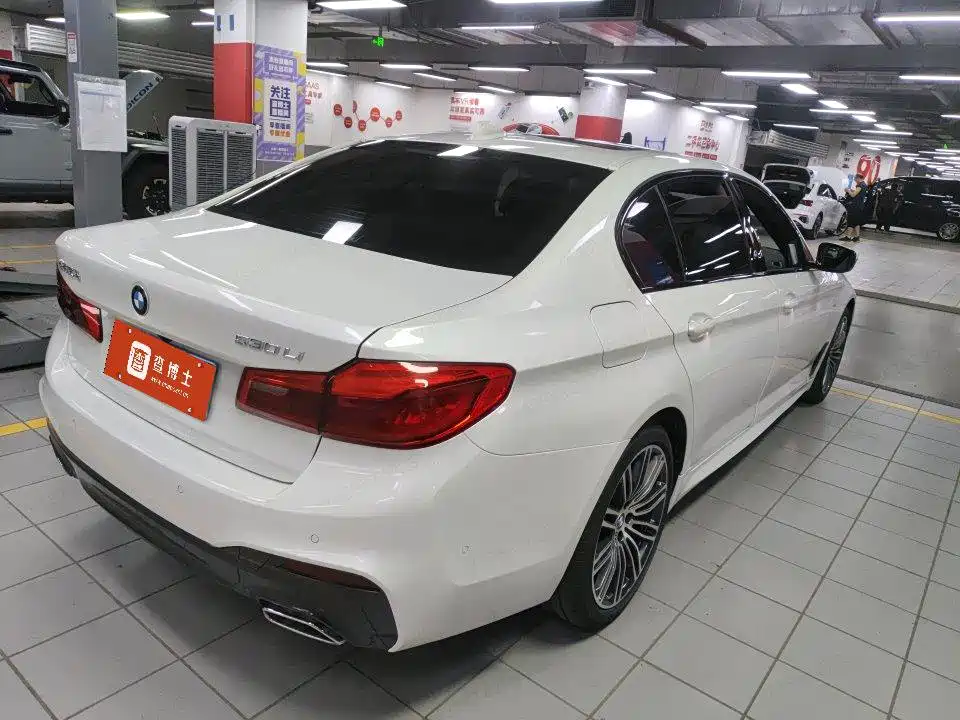 BMW 5 Series — миниатюра 9