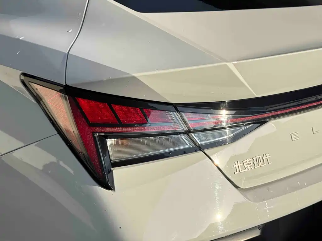 Hyundai Elantra — миниатюра 39