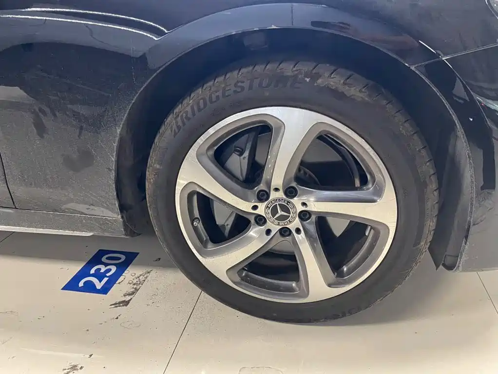 Mercedes-Benz E-Class — миниатюра 3