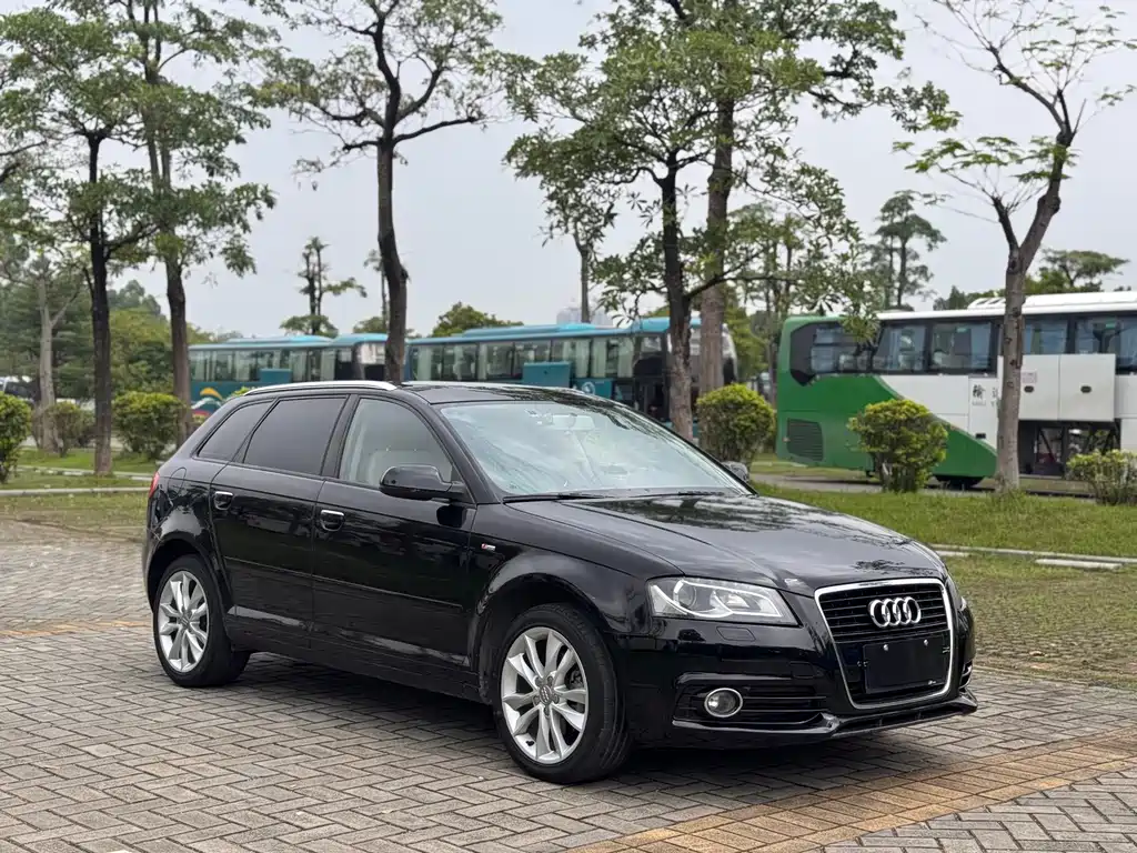 Audi A3 (Import) Sportback 30 TFSI Luxury Type, фото 3