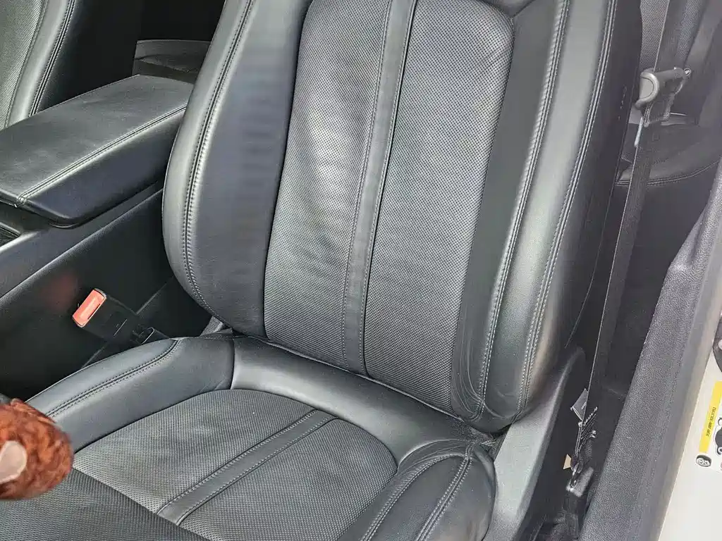 LINCOLN NAVIGATOR (IMPORT)