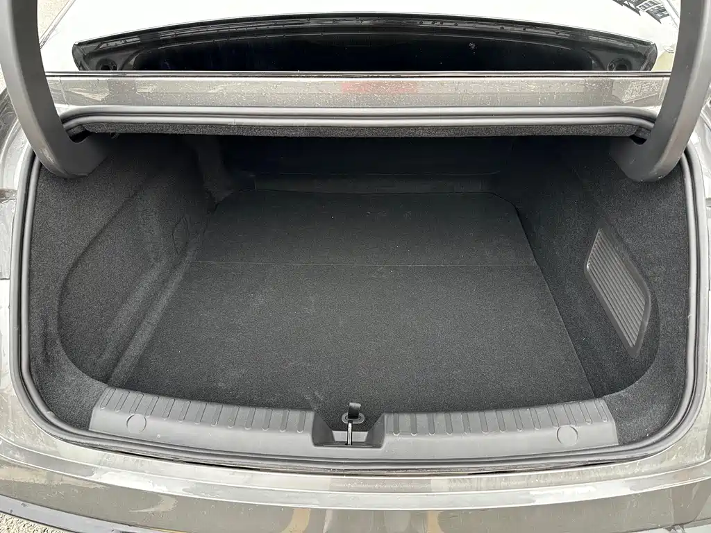 GEELY GALAXY GALAXY E8