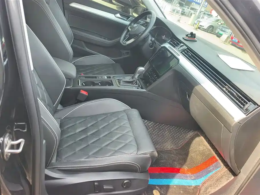 VOLKSWAGEN MAGOTAN GTE PLUG IN HYBRID