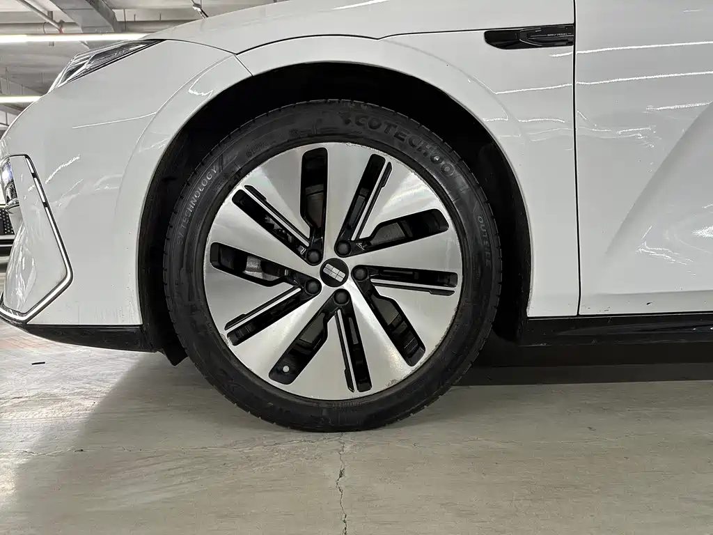 GEELY GALAXY GALAXY E8