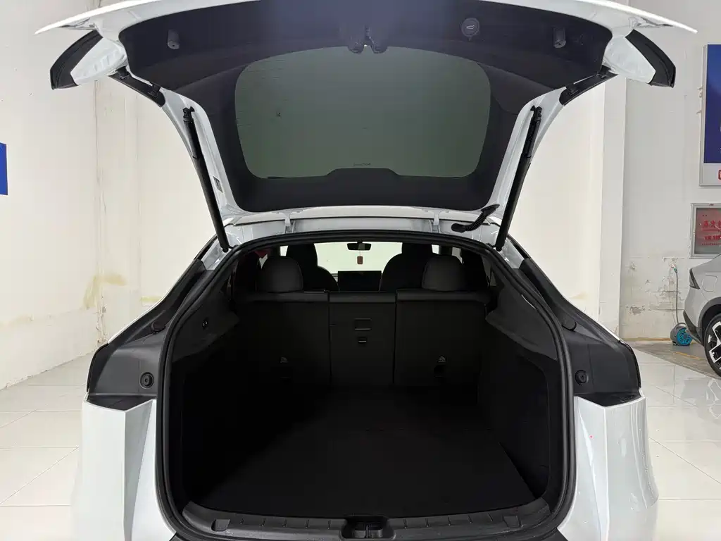 Tesla Model Y — фотографии объявления, Фото 19