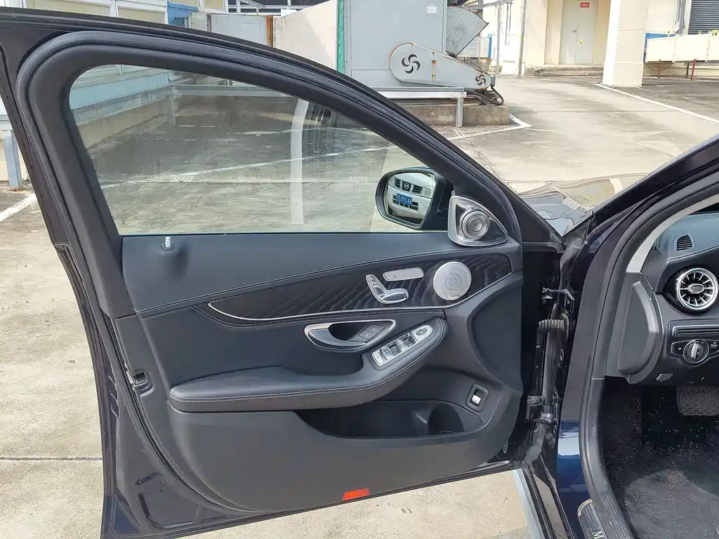 Mercedes-Benz C-Class — миниатюра 12