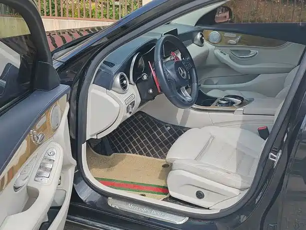 Mercedes-Benz C-Class — миниатюра 4