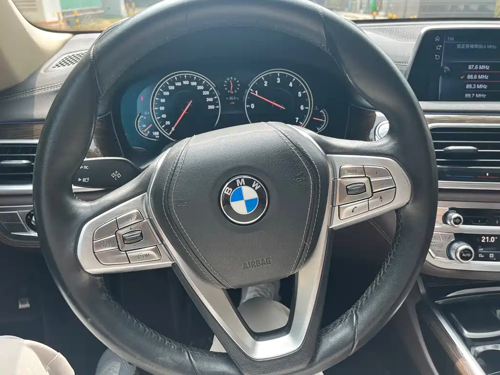BMW 7 Series — миниатюра 14