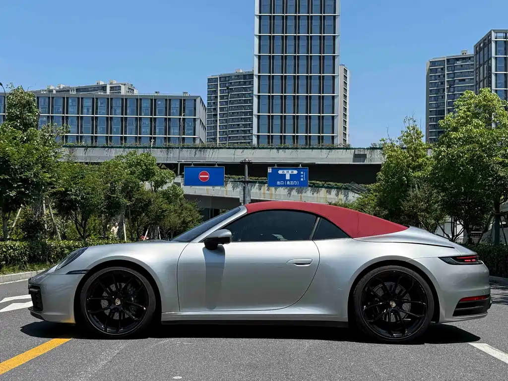 Porsche 911 2023 Carrera Cabriolet 3.0T