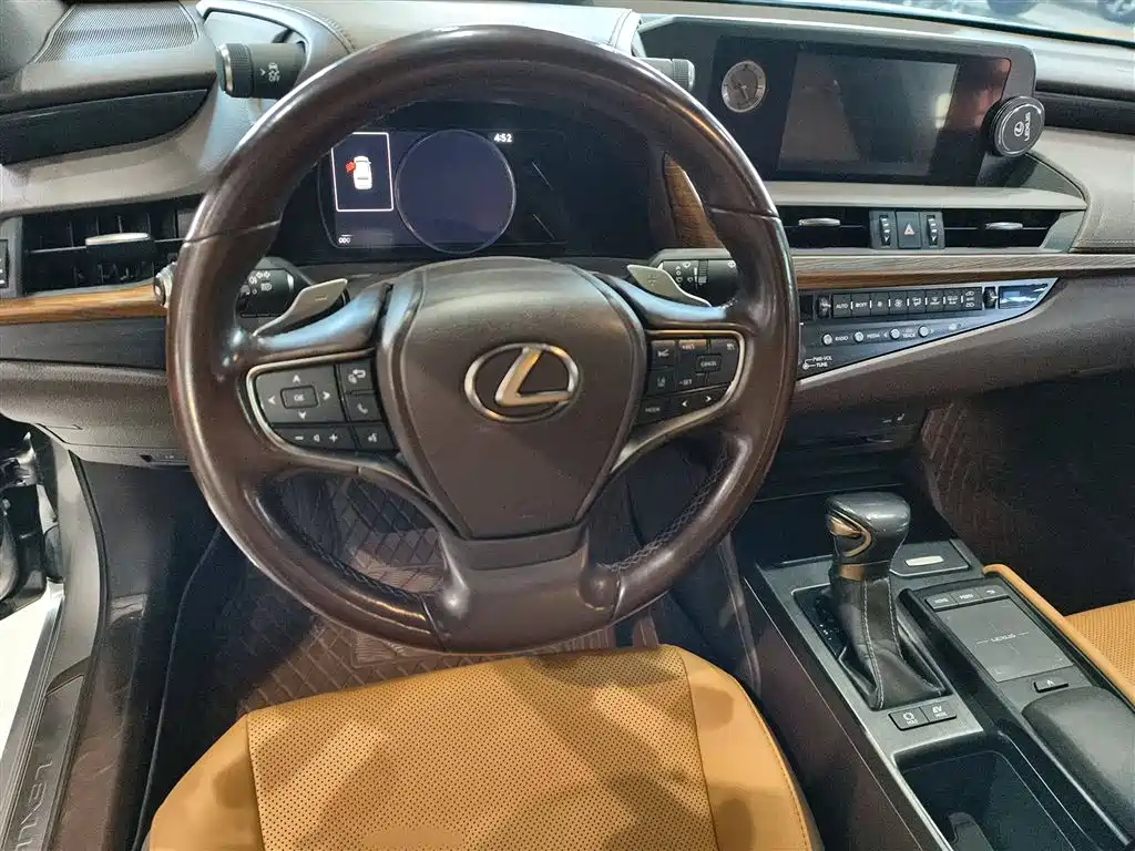 LEXUS  ES