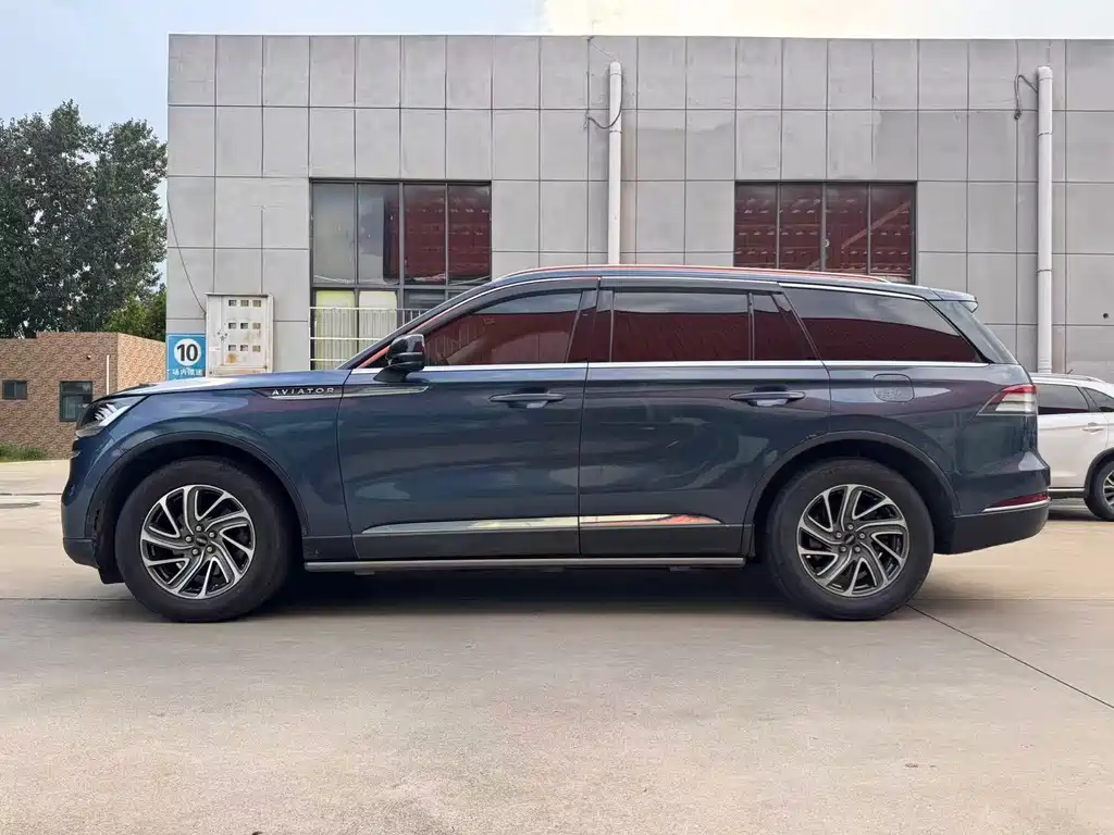 Lincoln Aviator — миниатюра 4