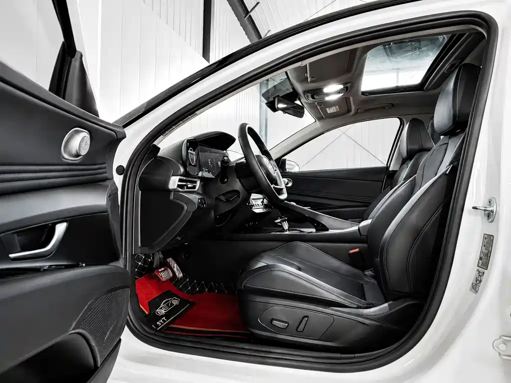 Hyundai Elantra — миниатюра 12