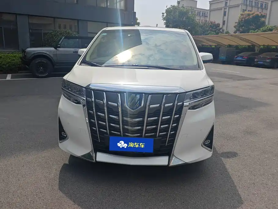 Toyota Alphard — миниатюра 2