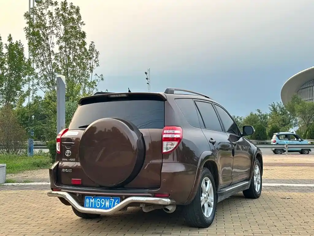 Toyota RAV4 — миниатюра 4