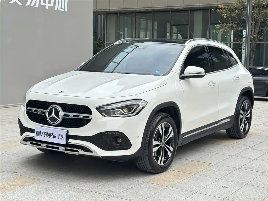 MERCEDES-BENZ GLA
