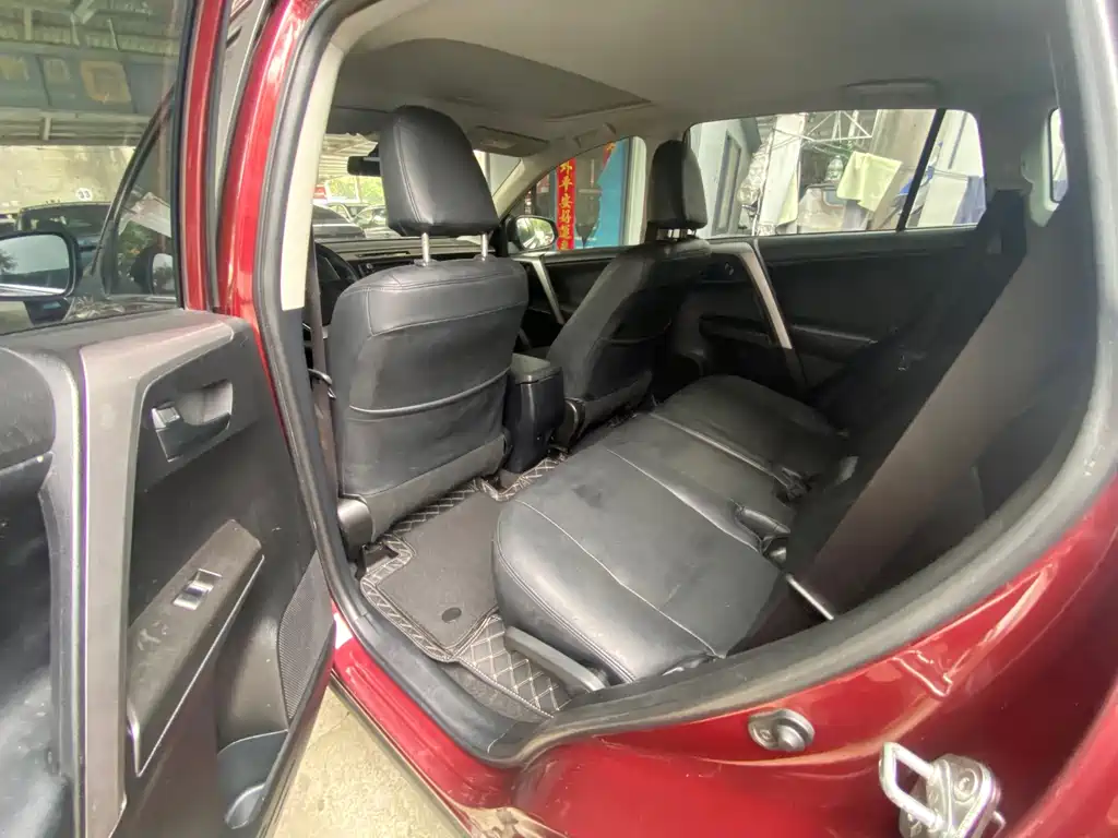 Toyota RAV4 — миниатюра 6