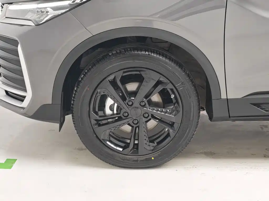 Geely Binyue — миниатюра 8