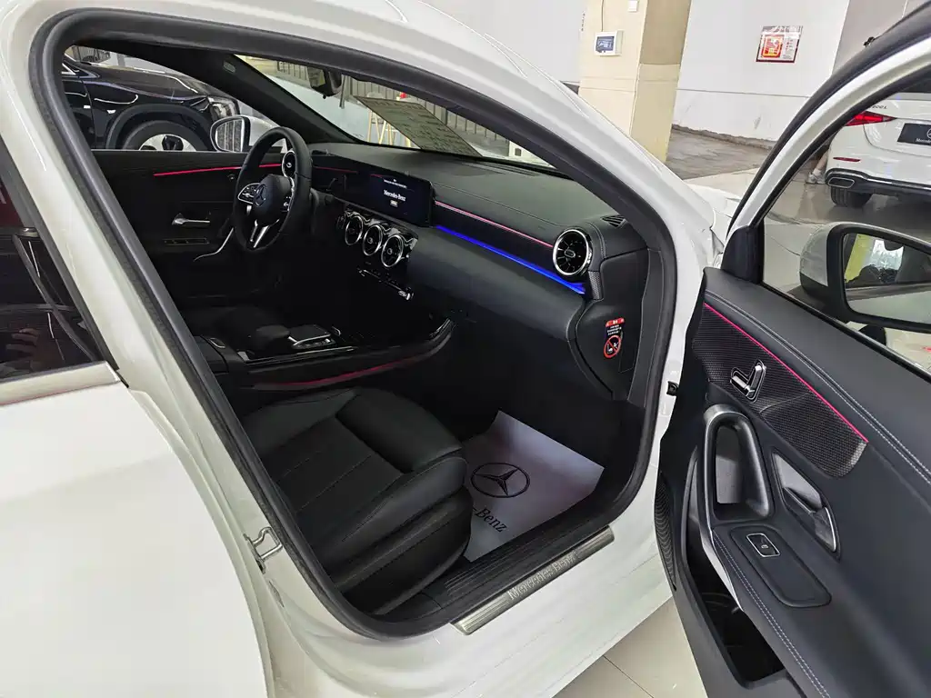Mercedes-Benz A-Class — миниатюра 6