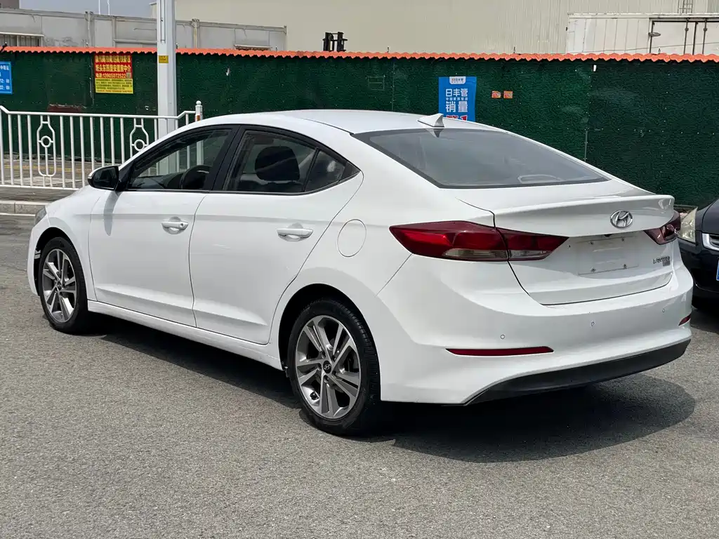 Hyundai Elantra — миниатюра 9