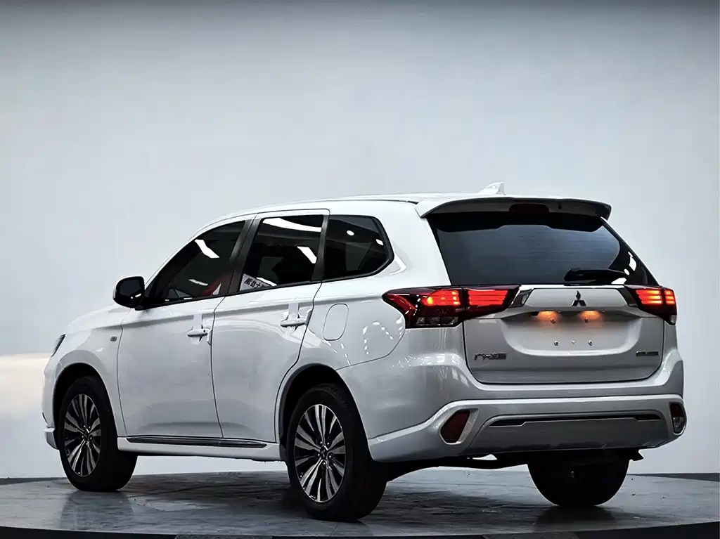Mitsubishi Outlander — миниатюра 5