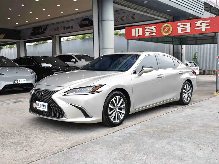 Lexus ES 2019