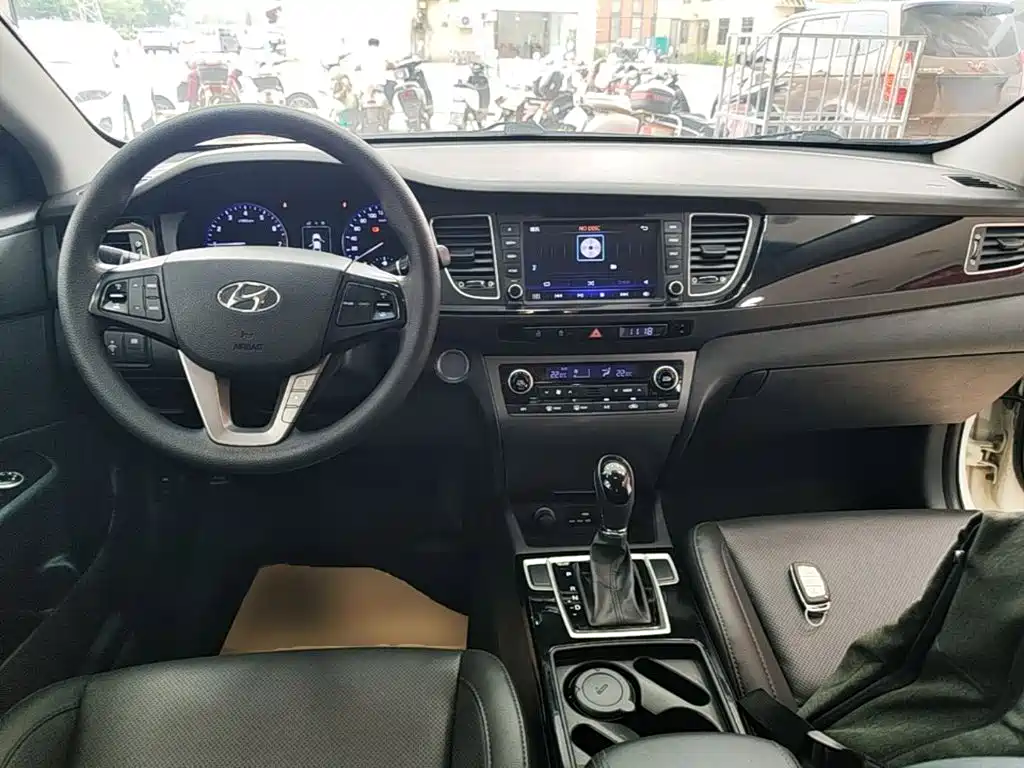 Hyundai Mistra — миниатюра 10