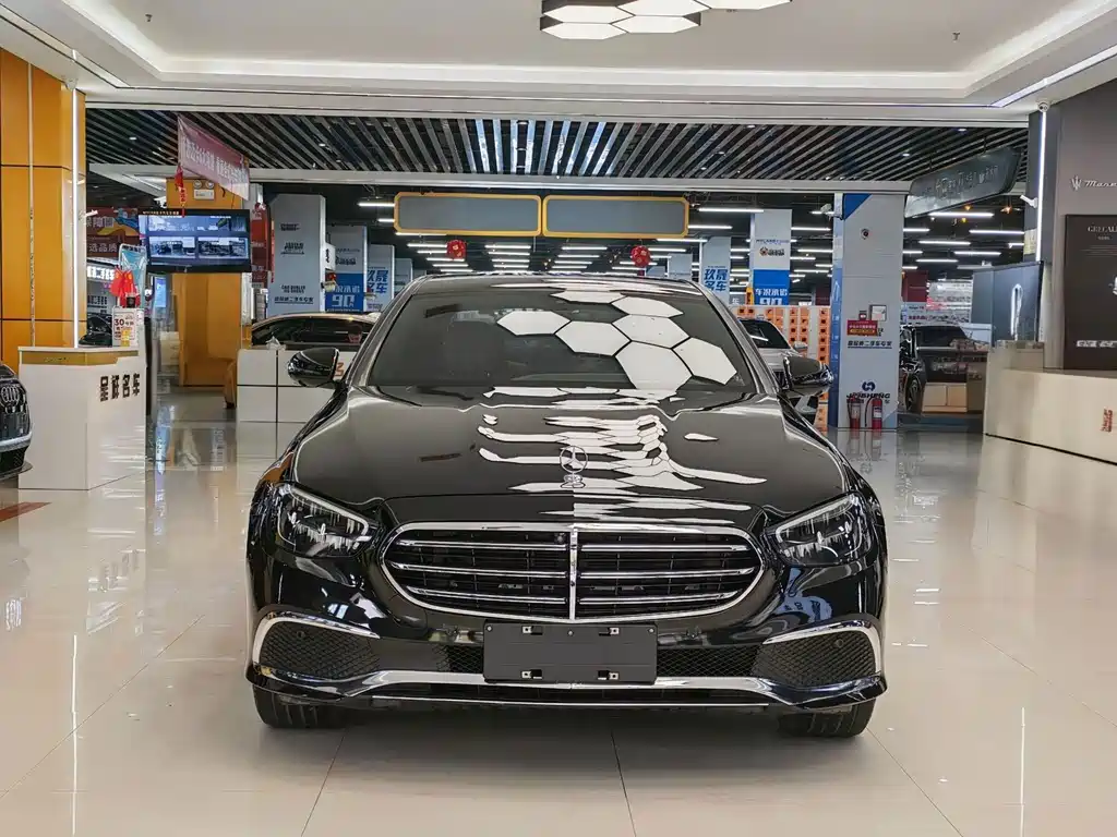 Mercedes-Benz E-Class — миниатюра 2