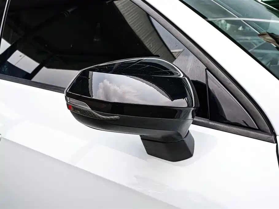 Audi Q2L - фото 18