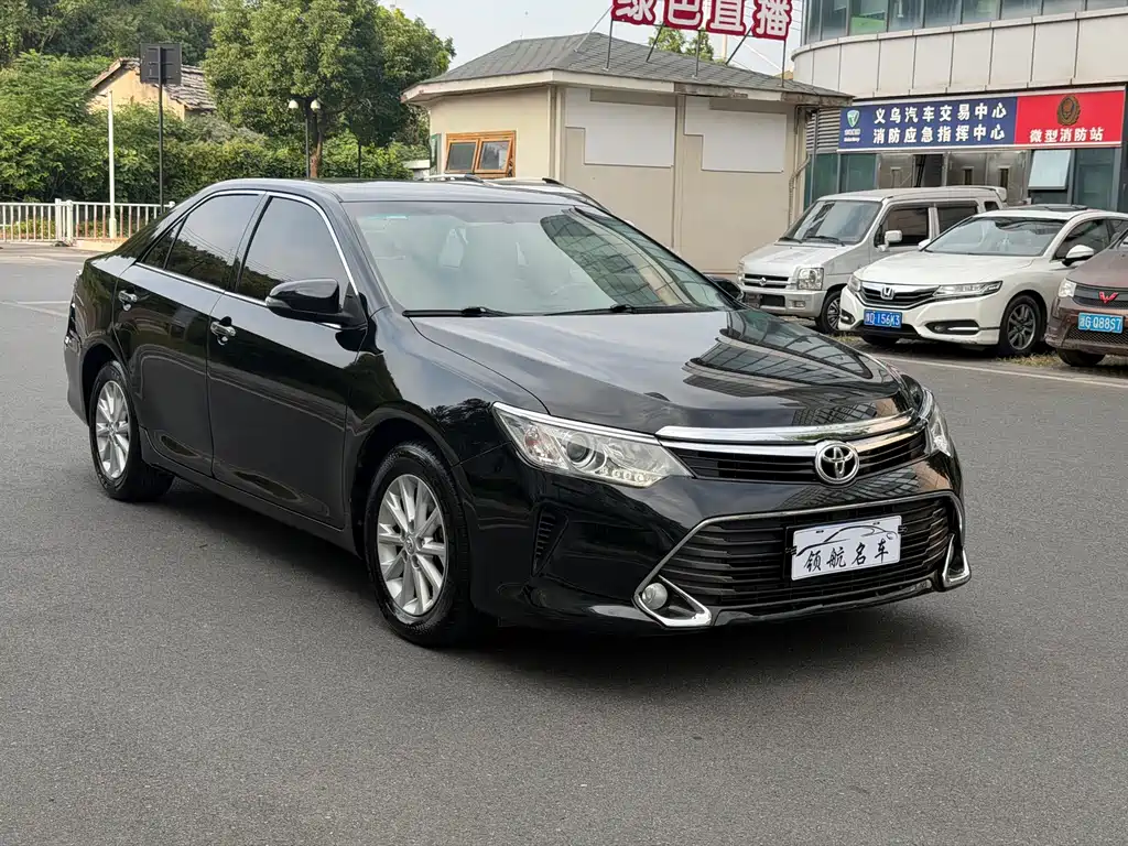 Toyota Camry — миниатюра 3